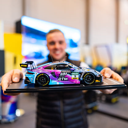 Modellauto Porsche 911 GT3 R (992) From Sim to DTM #9 DTM 2023 Toksport WRT Ixo Maßstab 1:18 Modellauto des Jahres 2025